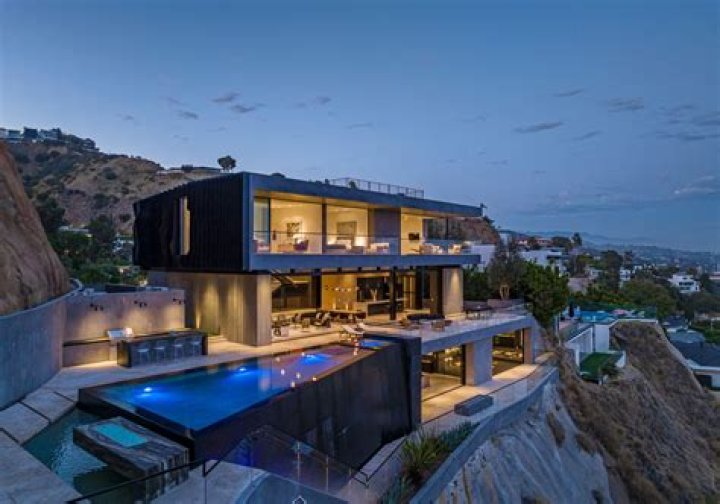 Ariana Grande's Houses: A Look Inside