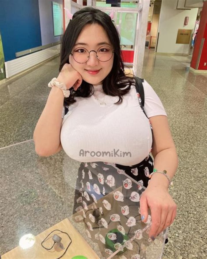 Aroomi Kim OnlyFans: Reviews, Stats & Content