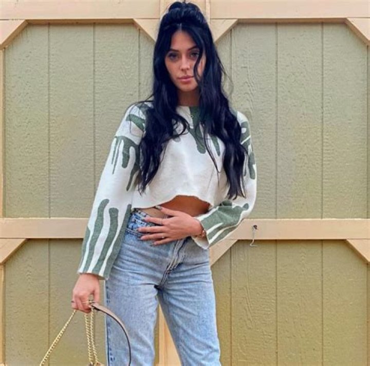 Camilla Araujo: Photos & Videos