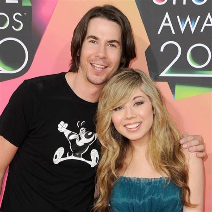 Jennette McCurdy's Love Life: Joe, Relationships & More!
